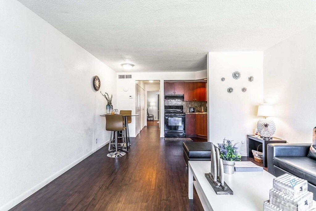 Photo of Livingroom in Oakland Park