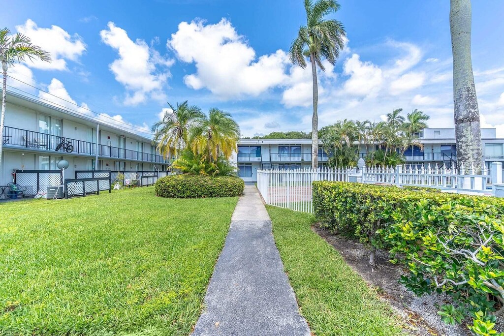 Photo of Buildings in Oakland Park