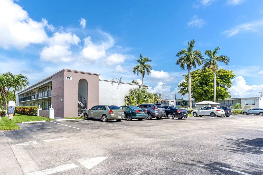 Photo of Buildings in Oakland Park