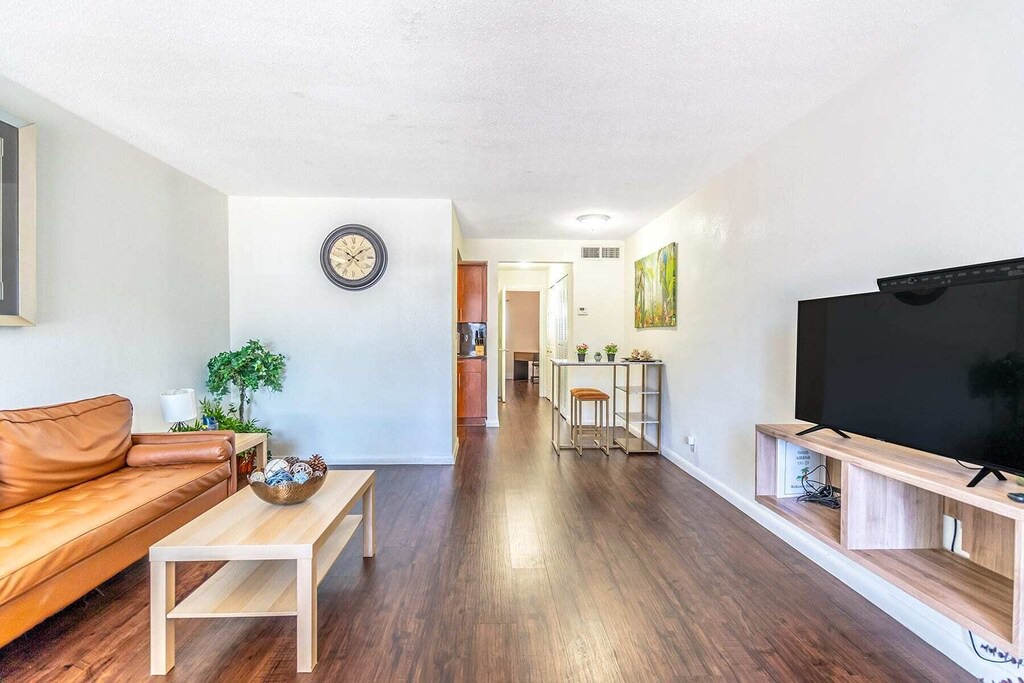 Photo of Livingroom in Oakland Park