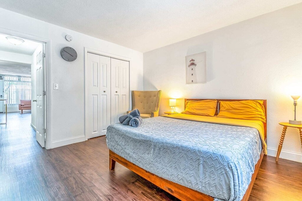 Photo of Bedroom in Oakland Park