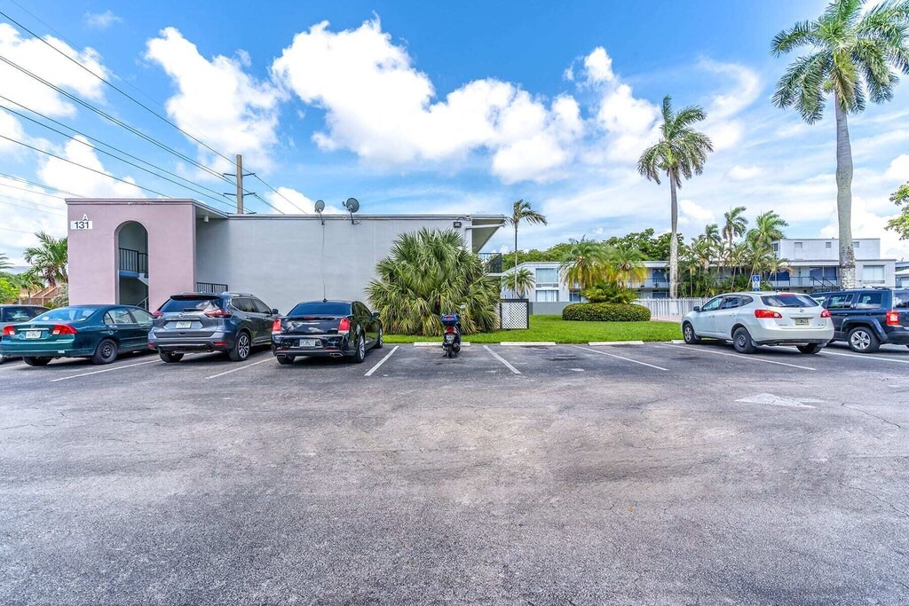 Photo of Buildings in Oakland Park