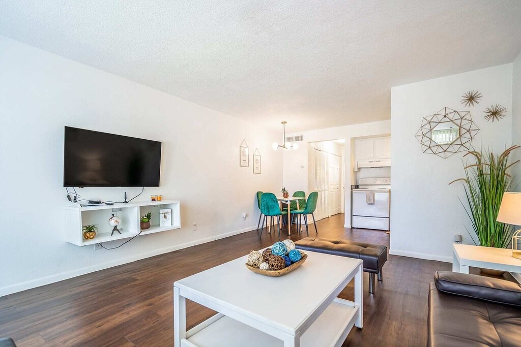 Photo of Livingroom in Oakland Park