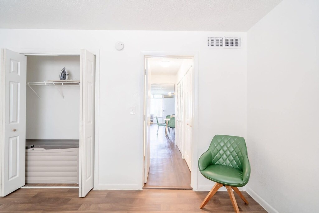 Photo of Livingroom in Oakland Park