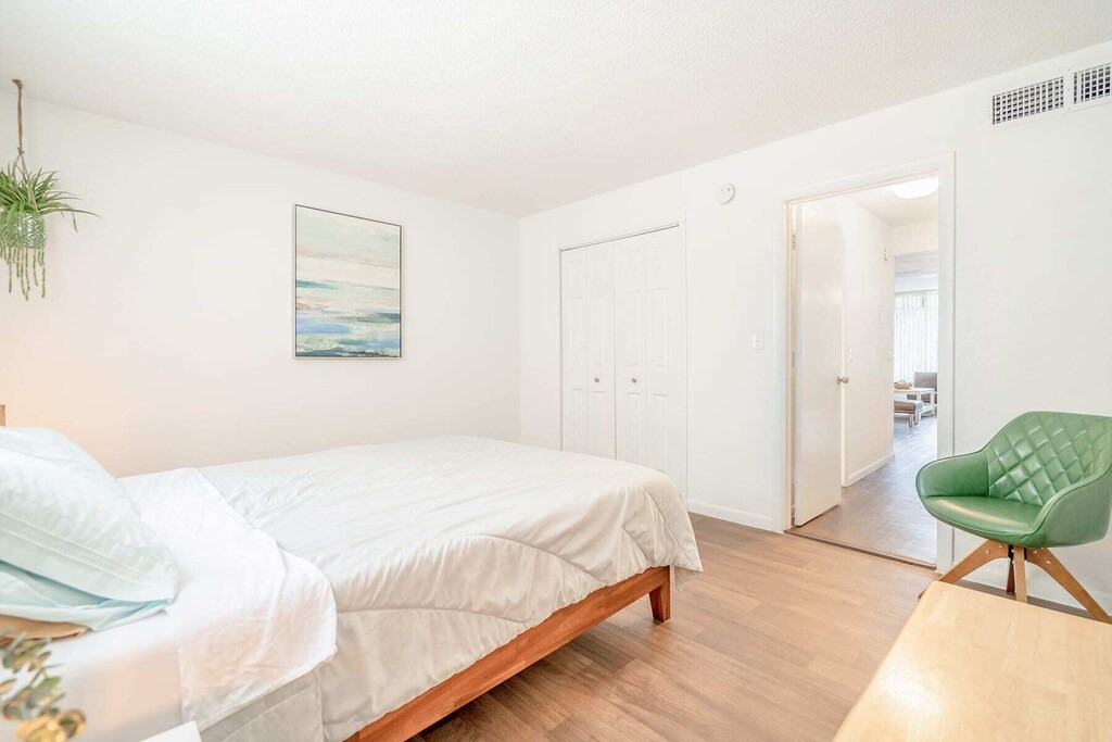 Photo of Bedroom in Oakland Park