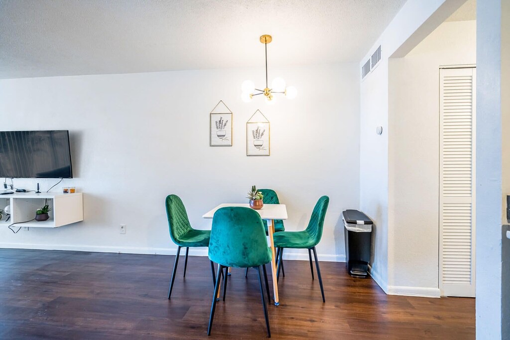 Photo of Livingroom in Oakland Park