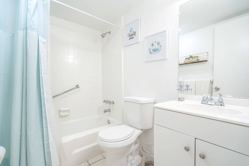 Photo of Bathroom in Oakland Park