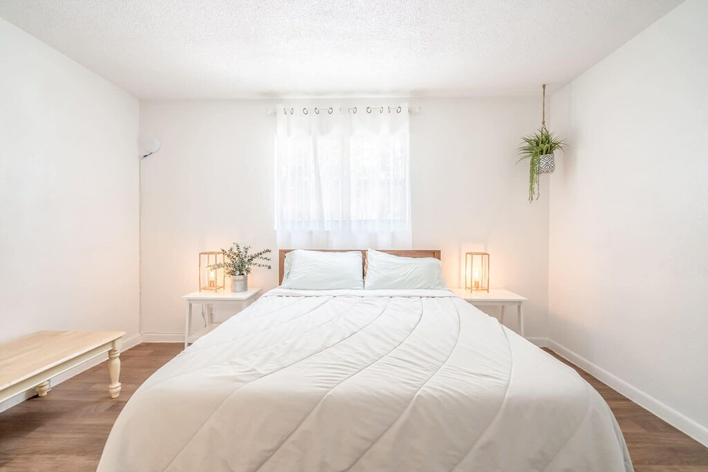 Photo of Bedroom in Oakland Park