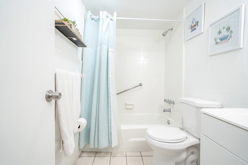 Photo of Bathroom in Oakland Park