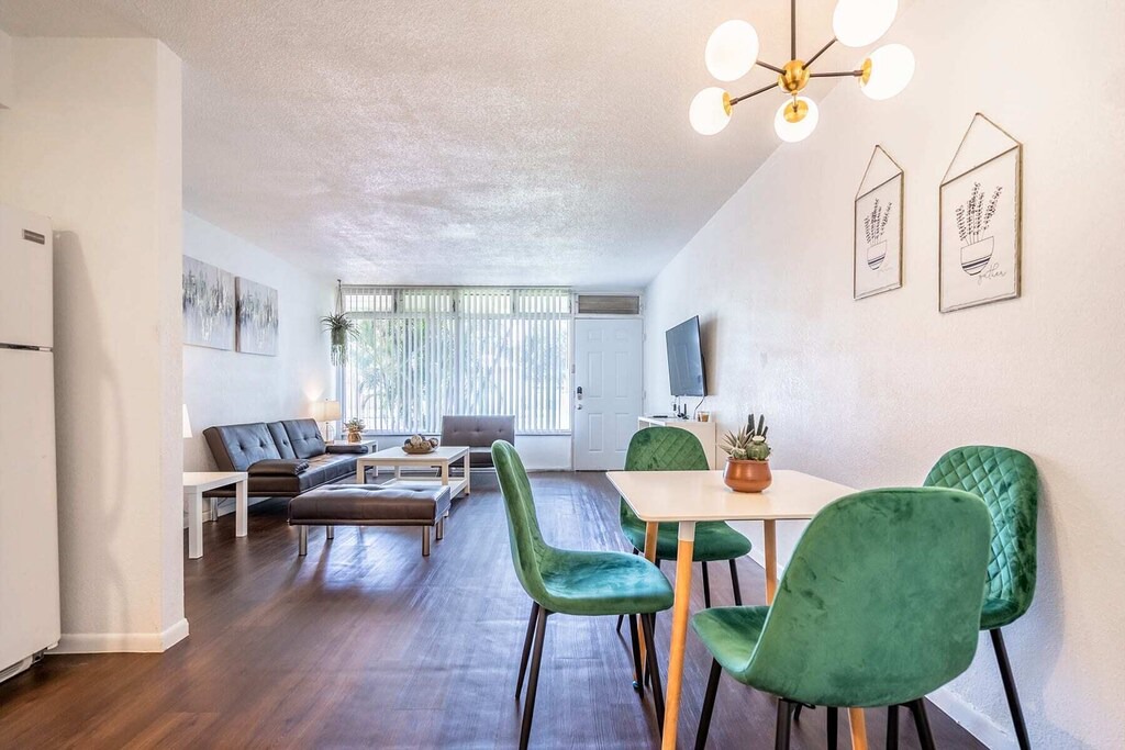 Photo of Livingroom in Oakland Park