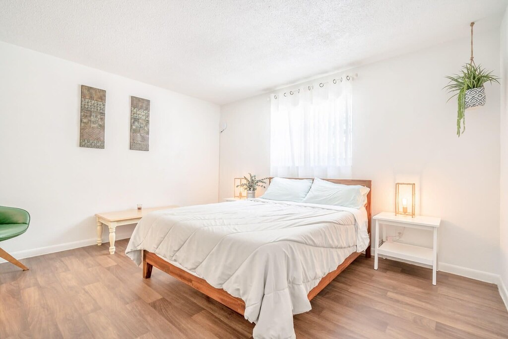 Photo of Bedroom in Oakland Park