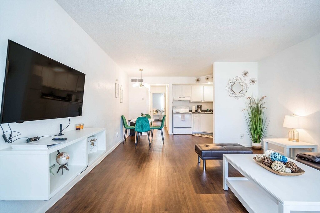 Photo of Livingroom in Oakland Park