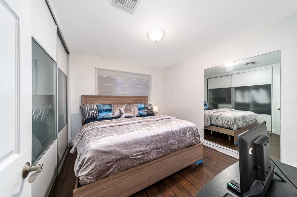 Photo of Bedroom in Ojus