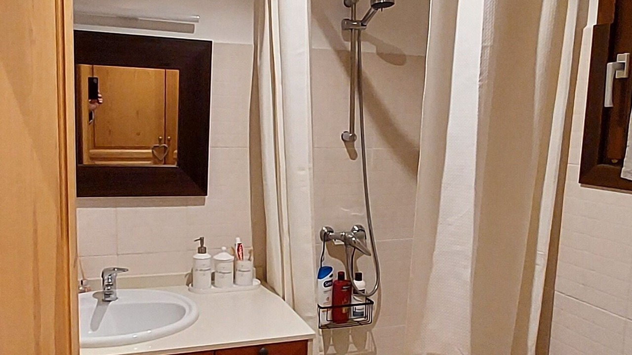 Photo of Bathroom in Err
