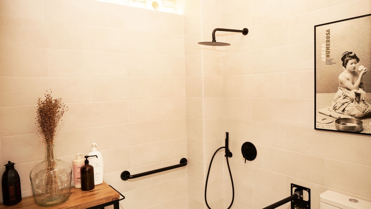 Photo of Bathroom in El Cabanyal