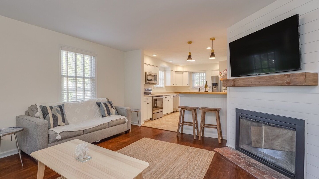 Photo of Livingroom in Northeast Virginia Beach