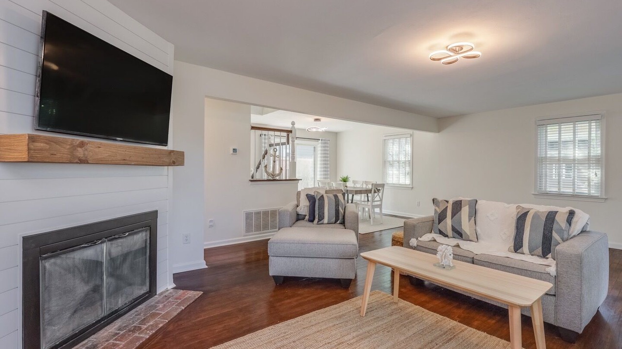 Photo of Livingroom in Northeast Virginia Beach