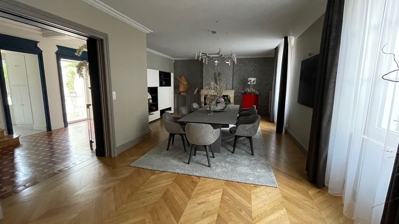 Photo of Others in Flore