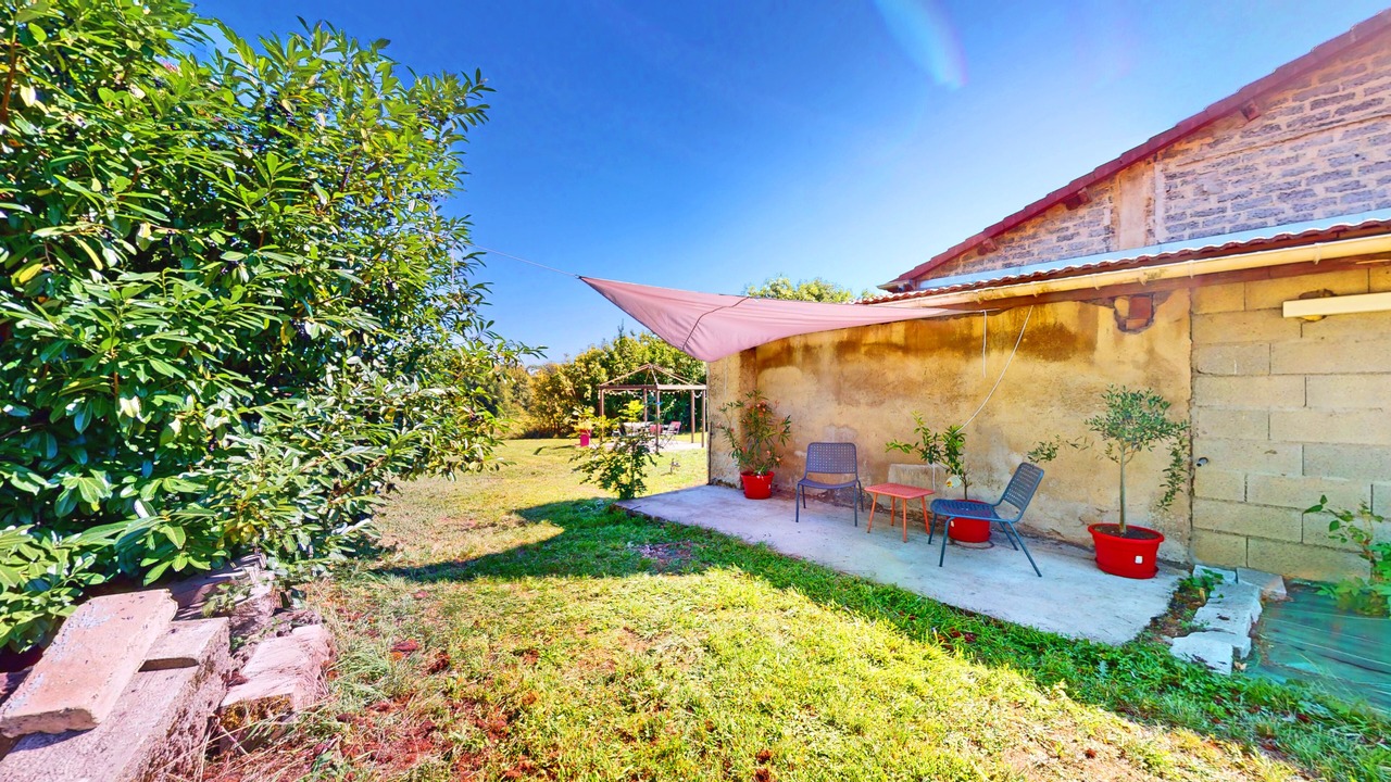 Photo of Patio Balcony in Voiteur