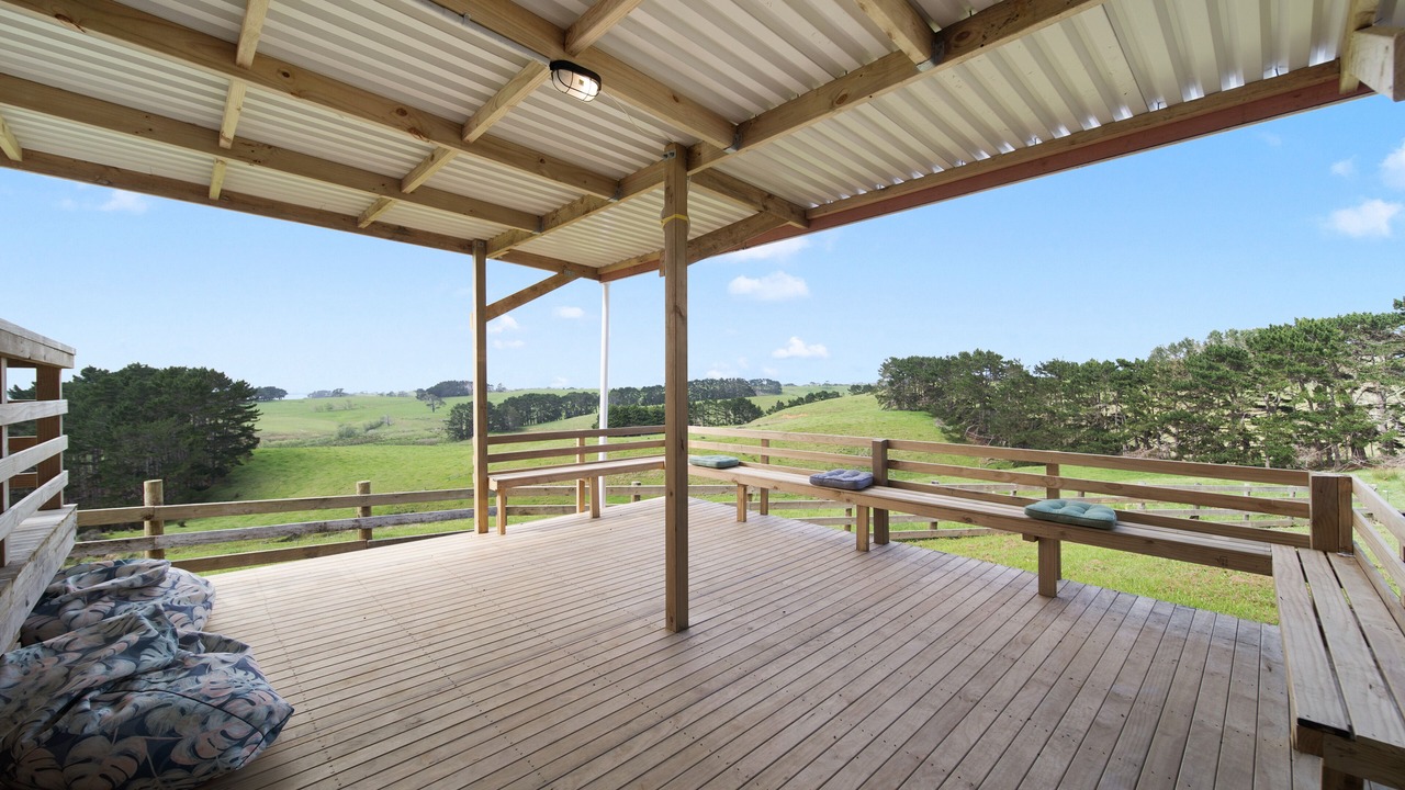 Photo of Patio Balcony in Awhitu