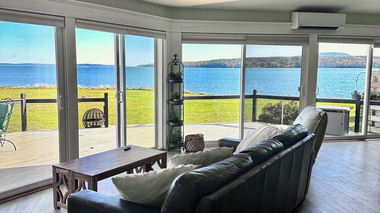 Photo of Livingroom in Lamoine