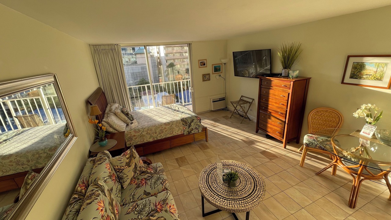 Photo of Livingroom in Waikiki