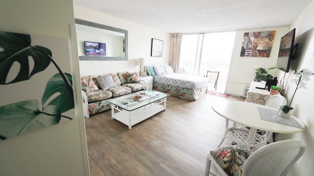 Photo of Livingroom in Waikiki