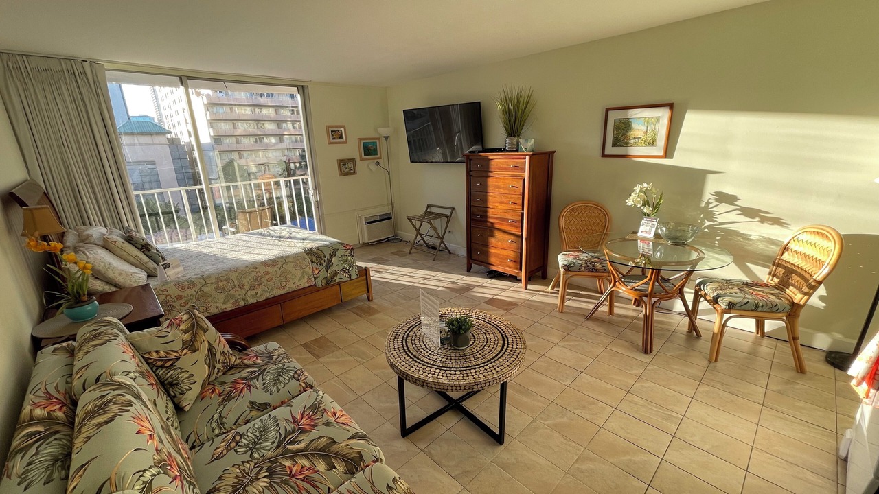 Photo of Livingroom in Waikiki