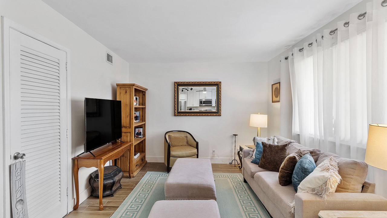 Photo of Livingroom in Cypress Point