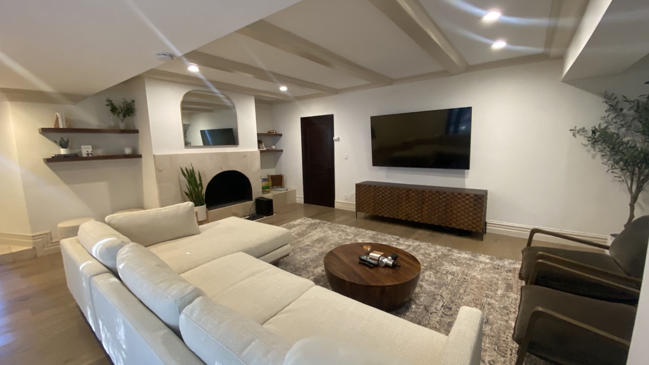 Photo of Livingroom in Encino