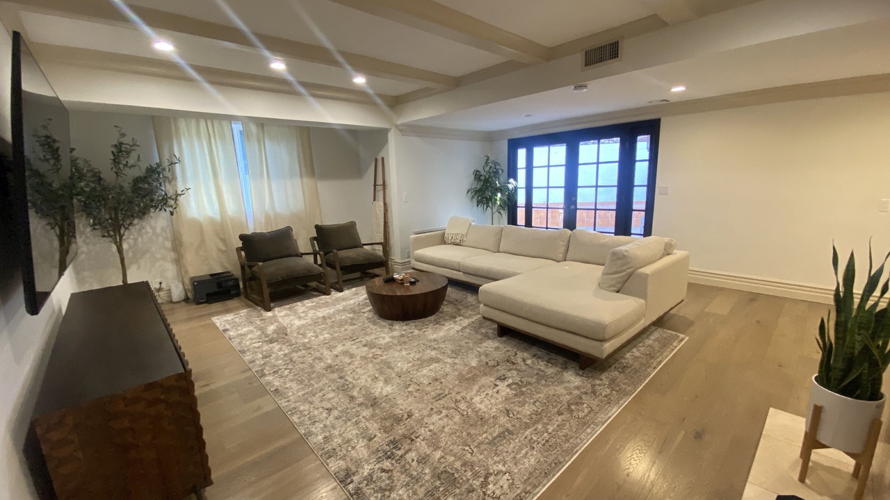 Photo of Livingroom in Encino