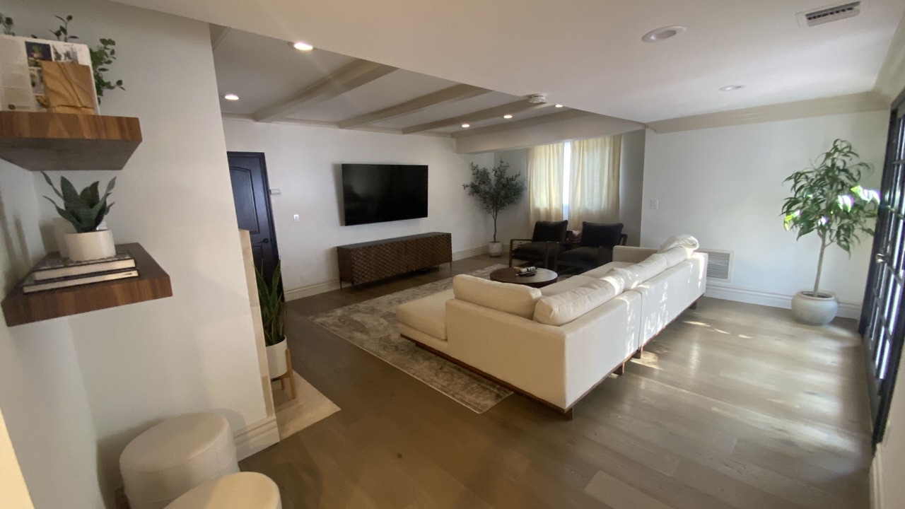 Photo of Livingroom in Encino