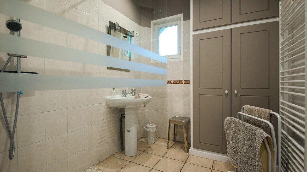 Photo of Bathroom in Pierre-de-Bresse