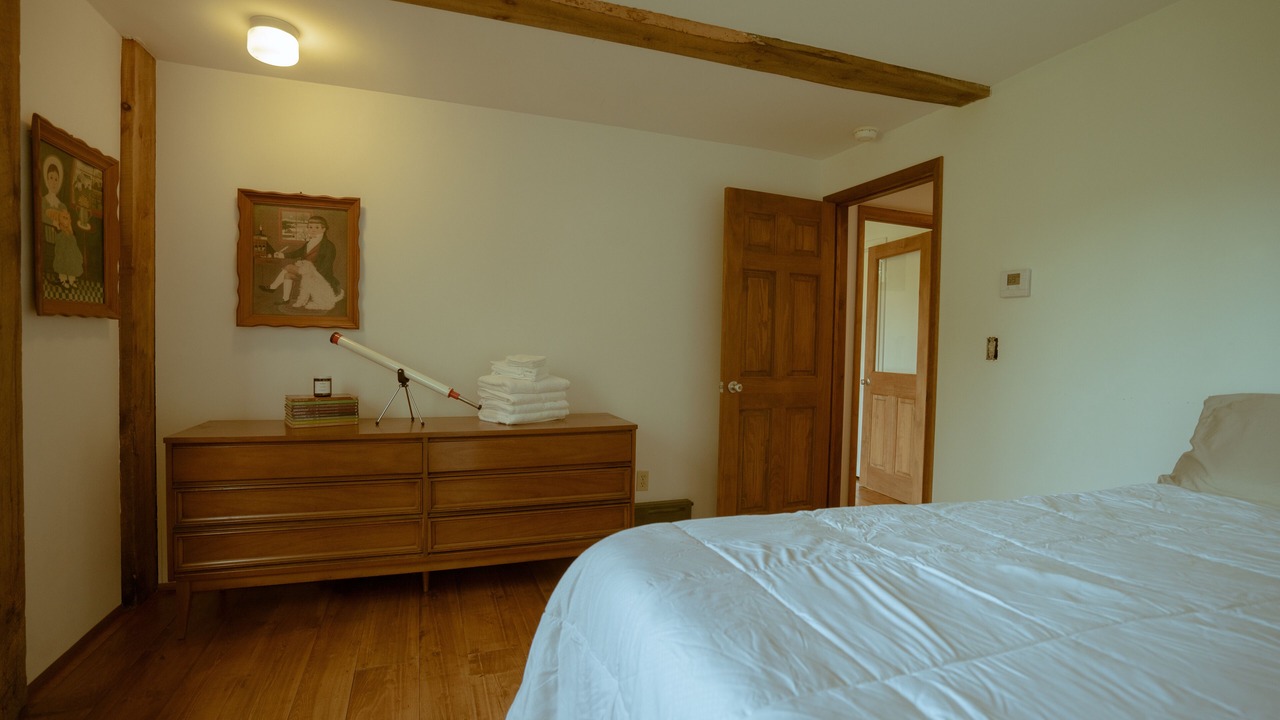 Photo of Bedroom in Town of Hebron