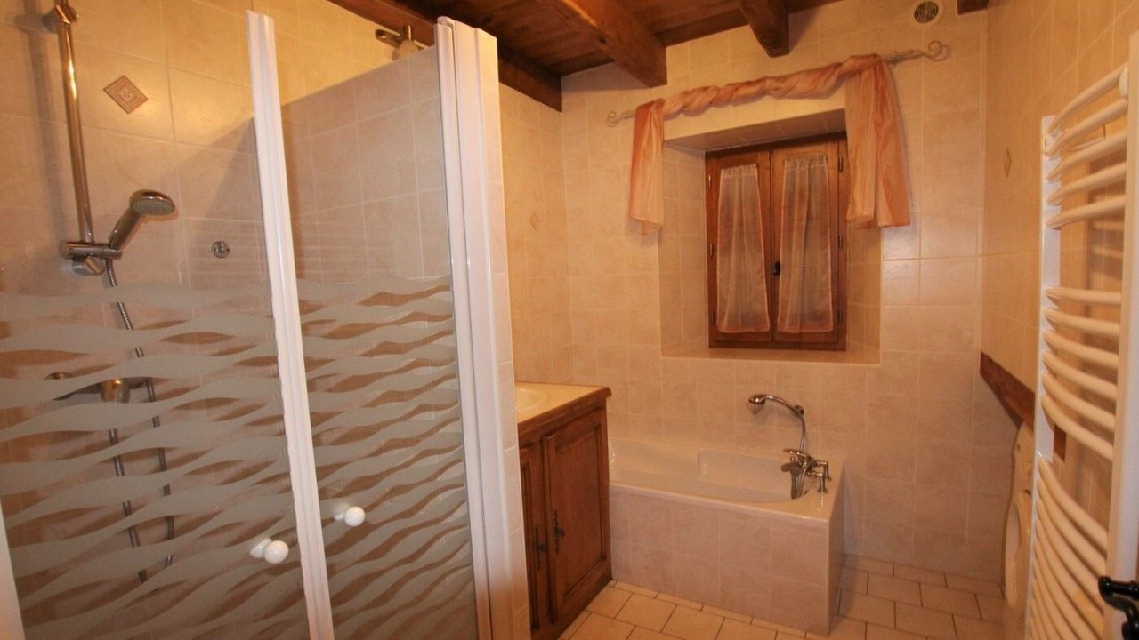 Photo of Bathroom in Biron
