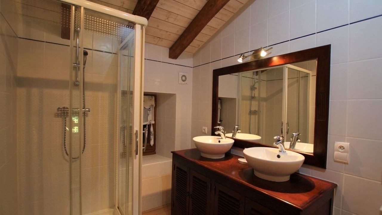 Photo of Bathroom in Biron