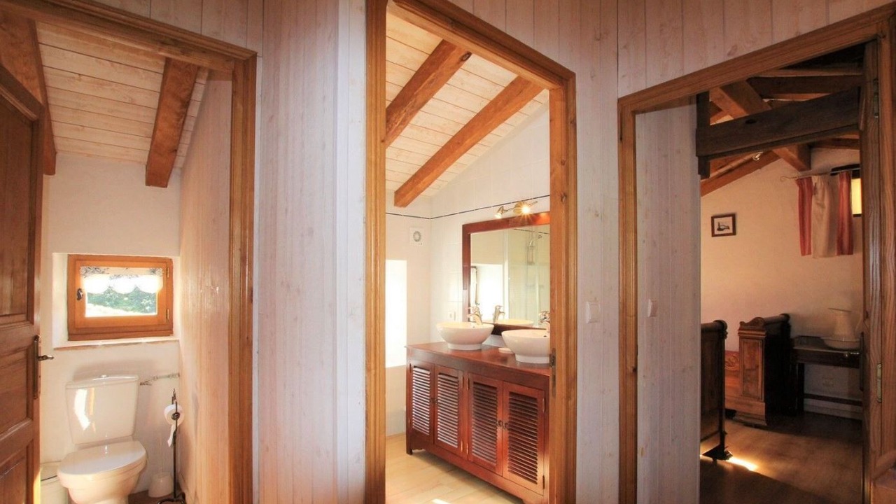 Photo of Bathroom in Biron