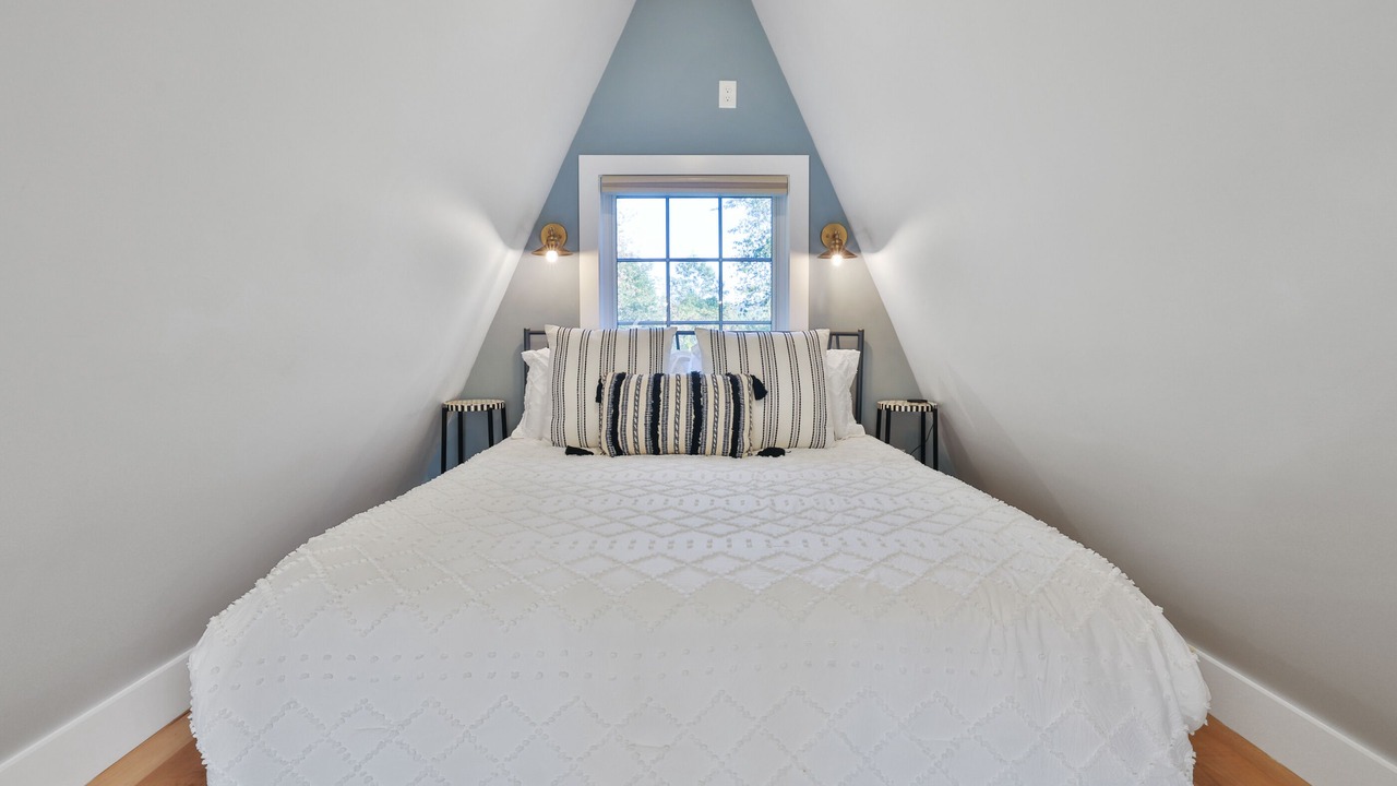 Photo of Bedroom in Etlan