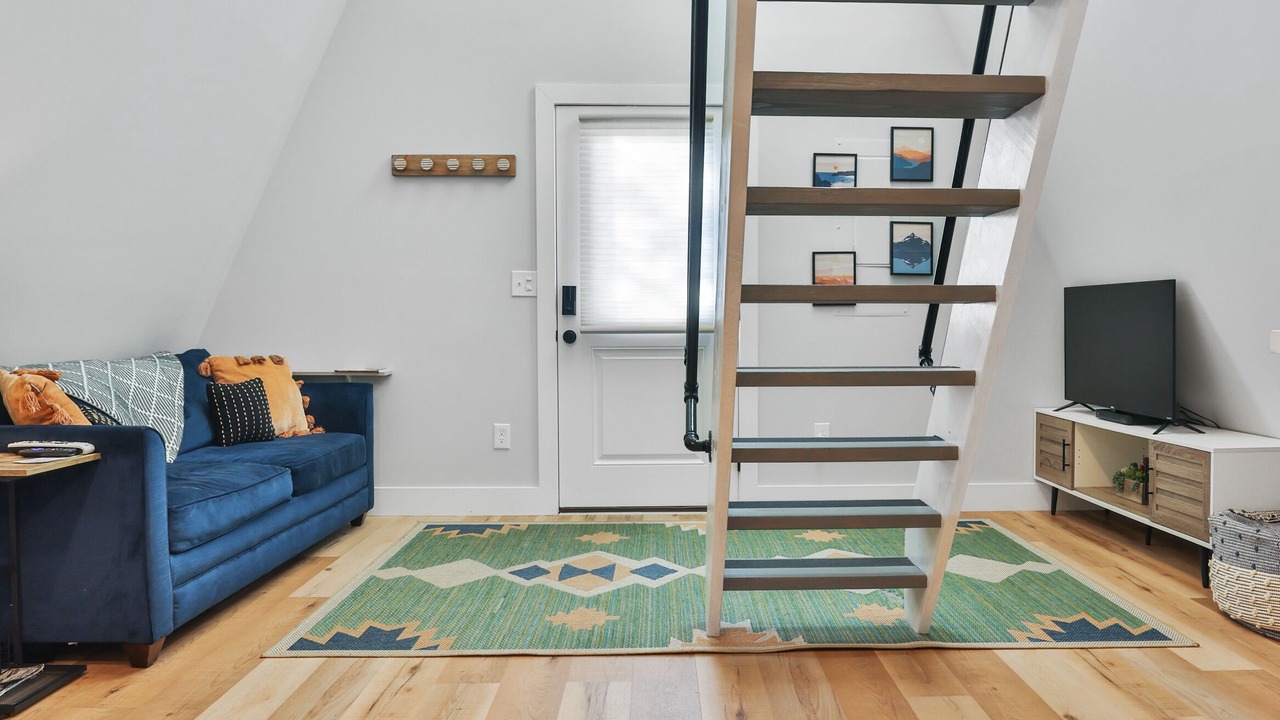 Photo of Livingroom in Etlan