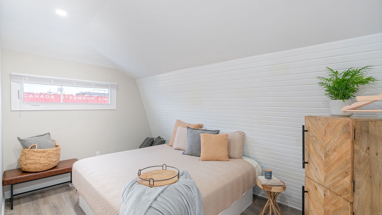 Photo of Bedroom in Port Colborne