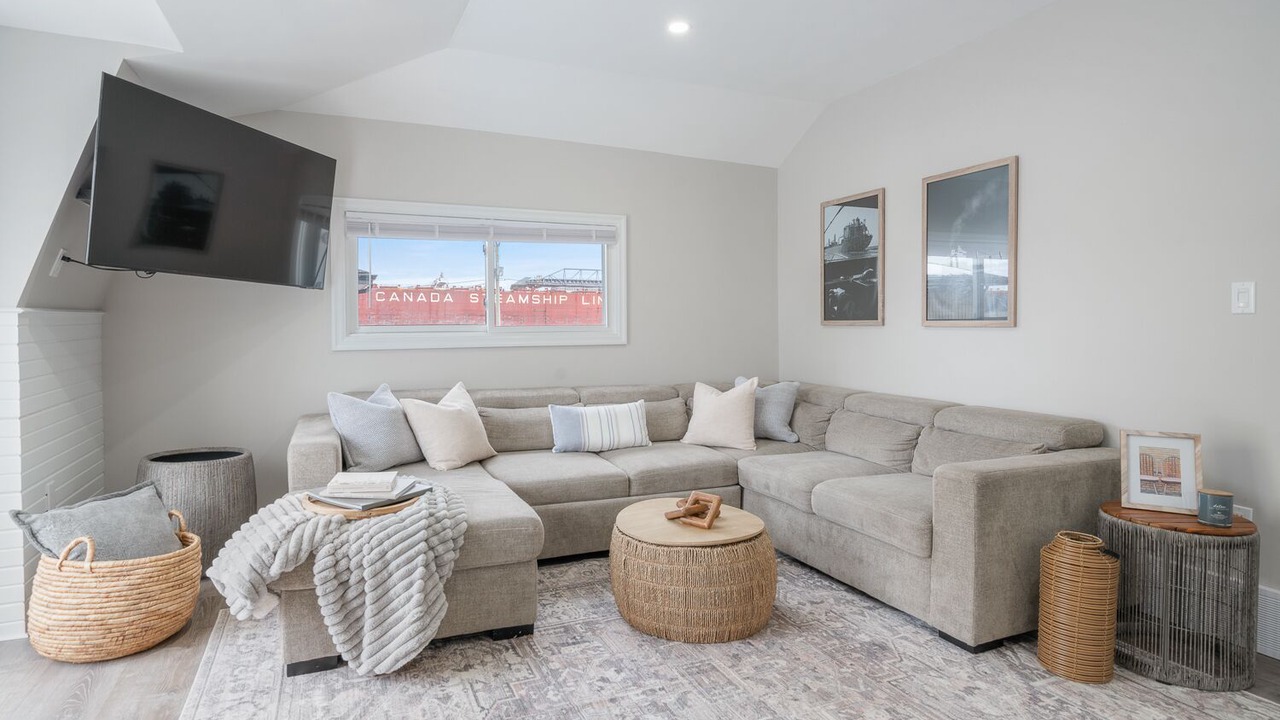 Photo of Livingroom in Port Colborne