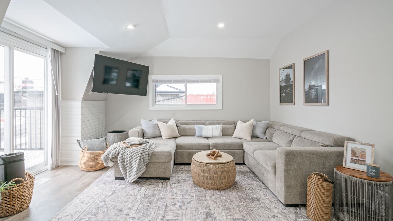 Photo of Livingroom in Port Colborne