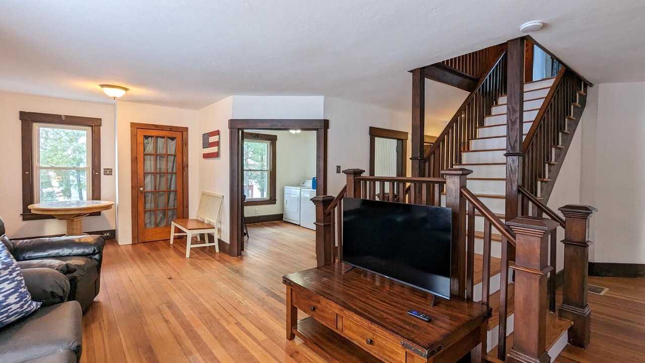 Photo of Livingroom in Weirs Beach