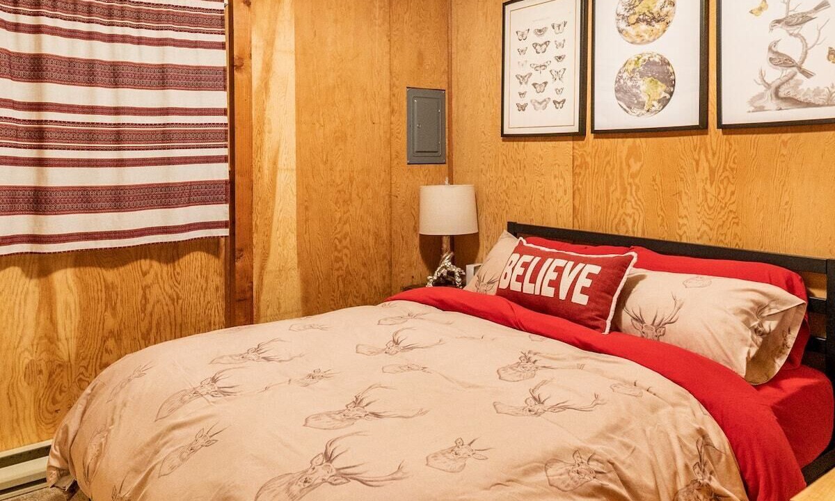 Photo of Bedroom in Greentown