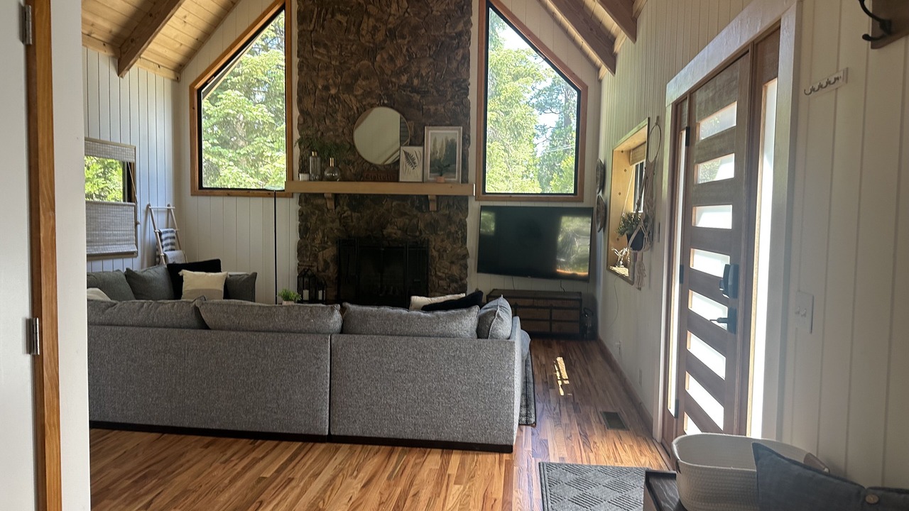 Photo of Livingroom in Lake Arrowhead