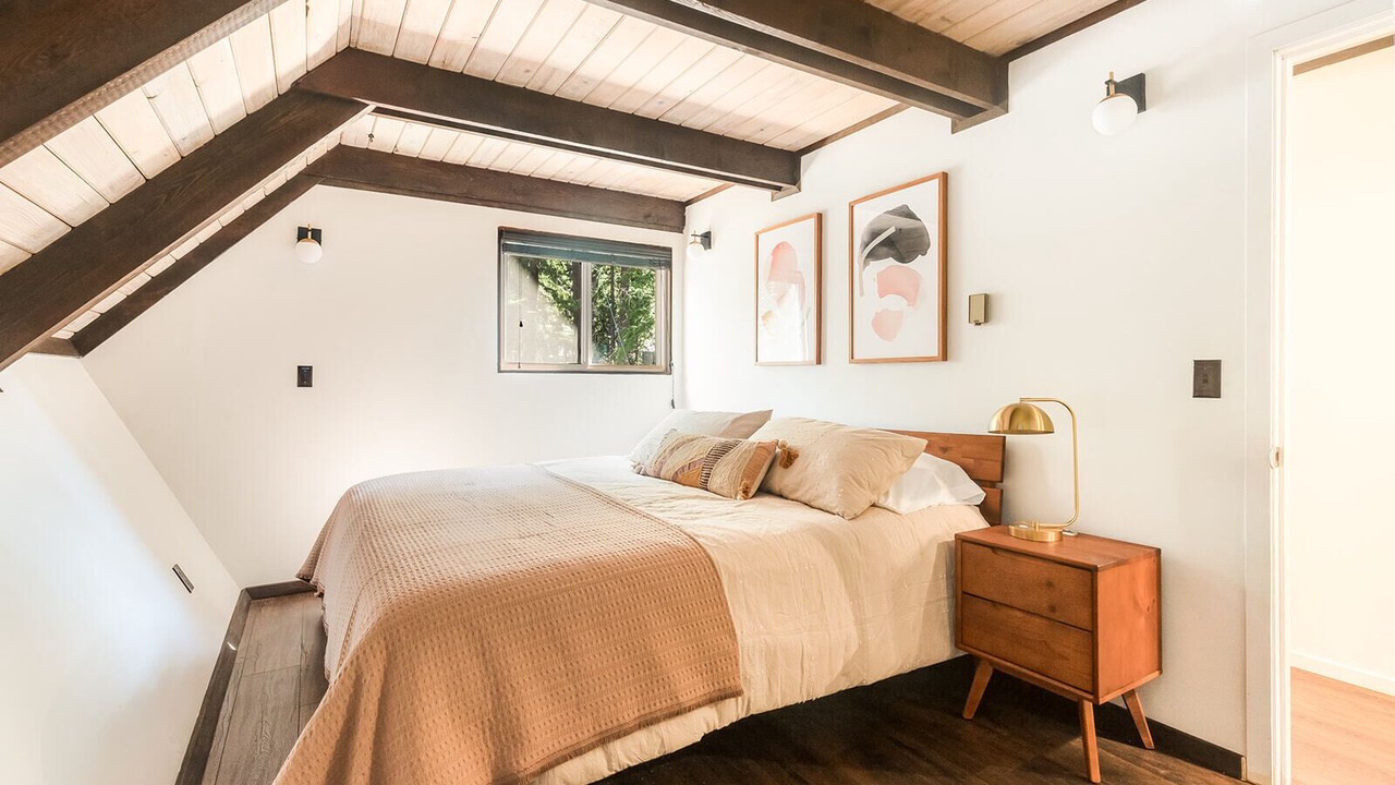 Photo of Bedroom in Roslyn Ridge