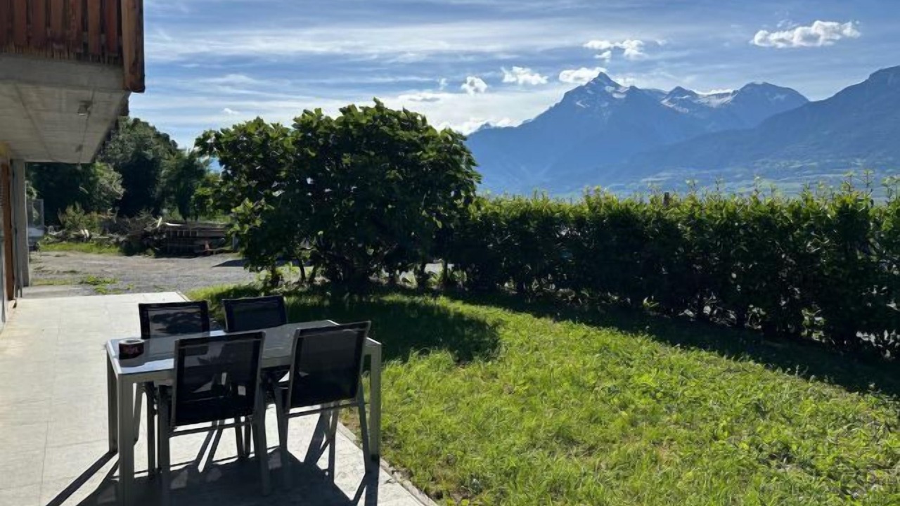 Photo of Outdoor in Salins