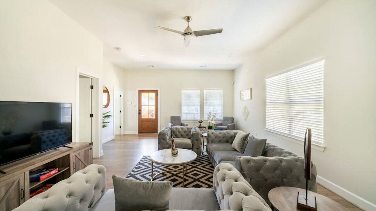 Photo of Livingroom in Greater Heights
