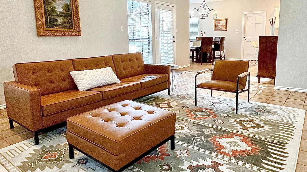Photo of Livingroom in Long Branch Valley