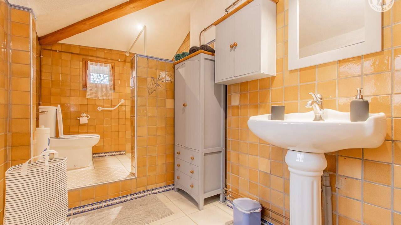 Photo of Bathroom in Montcony